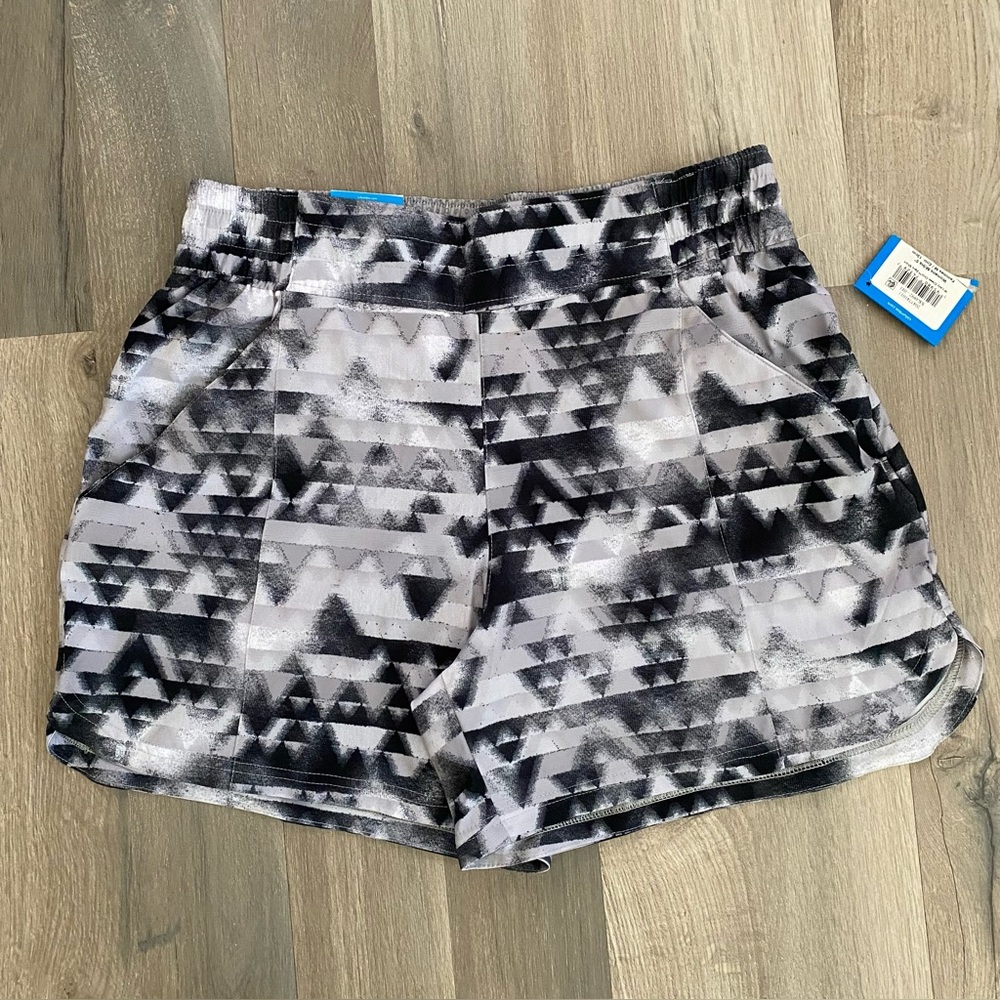 Columbia Shorts Omni-Wick Court Women's Lazy Creek Chill Medium 5” in Pockets